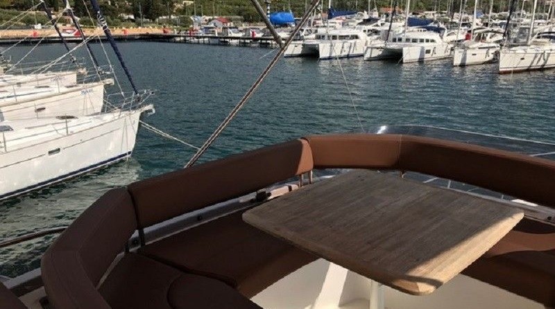 Beneteau Antares 42