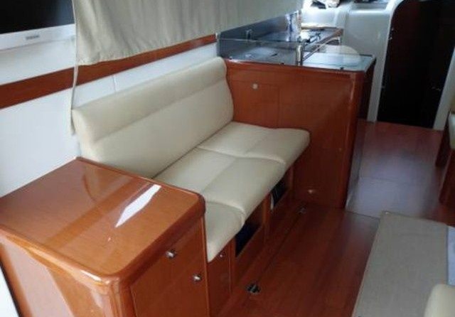 Beneteau Antares 42