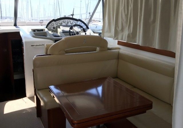 Beneteau Antares 42