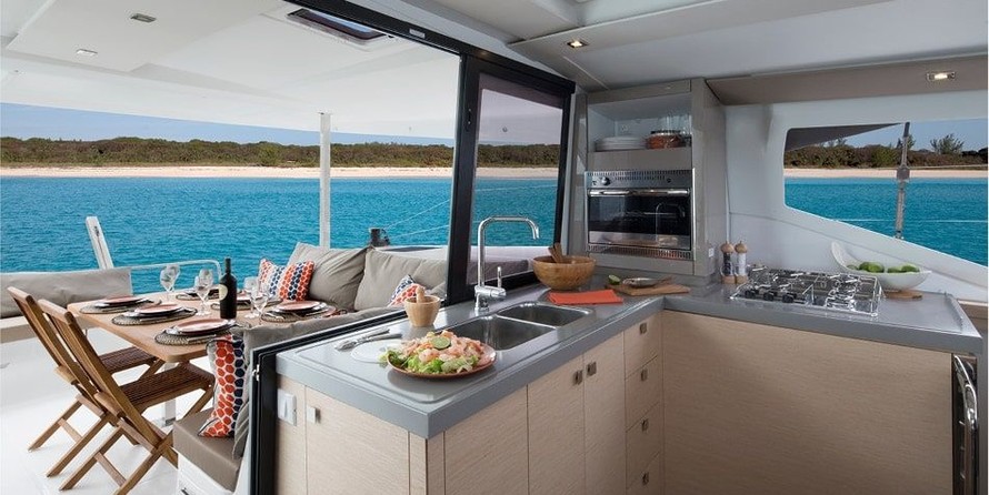 Fountaine Pajot Lucia 40