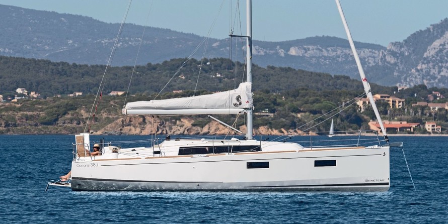 Beneteau Oceanis 38