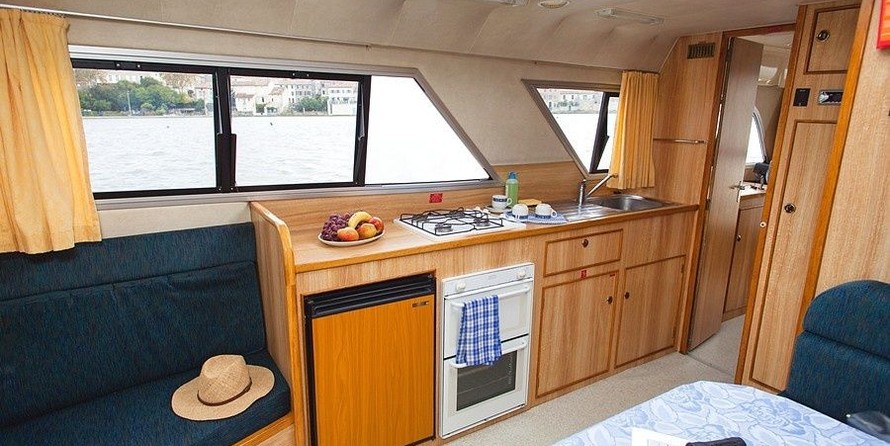 B & b boat builders core sound 17