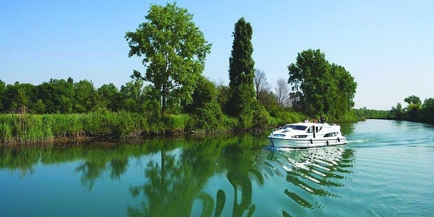 Le Boat Magnifique