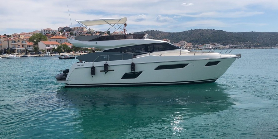 Ferretti 450