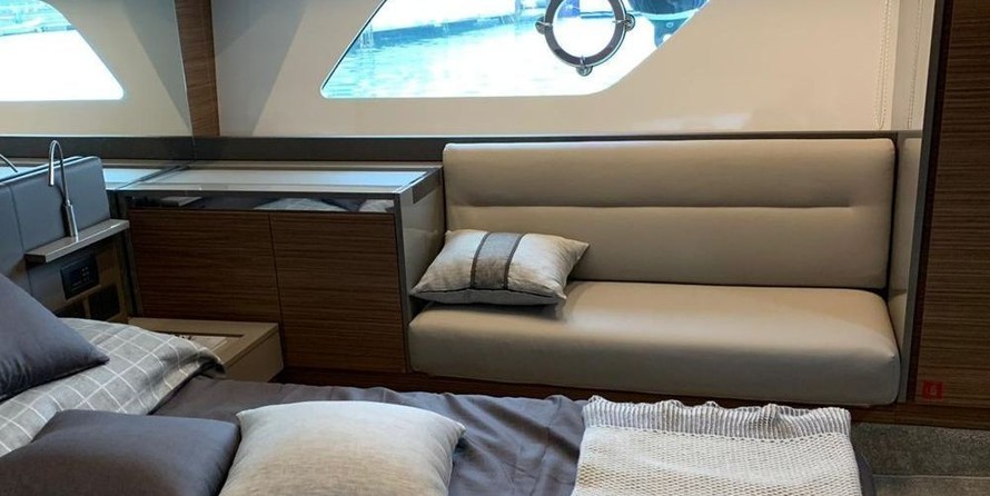Ferretti 450