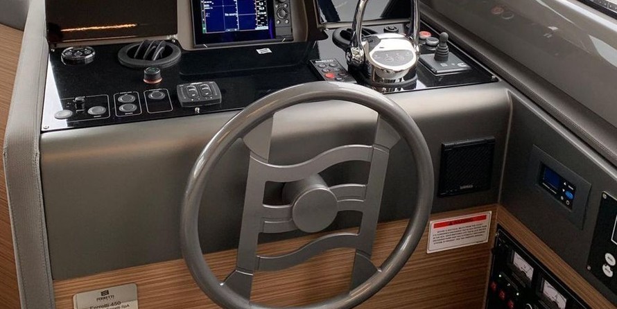 Ferretti 450