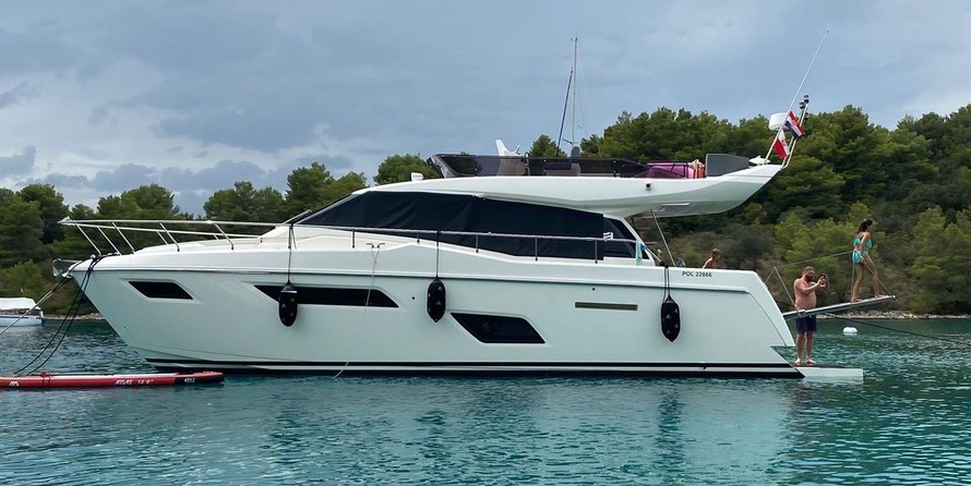 Ferretti 450