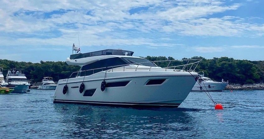 Ferretti 450