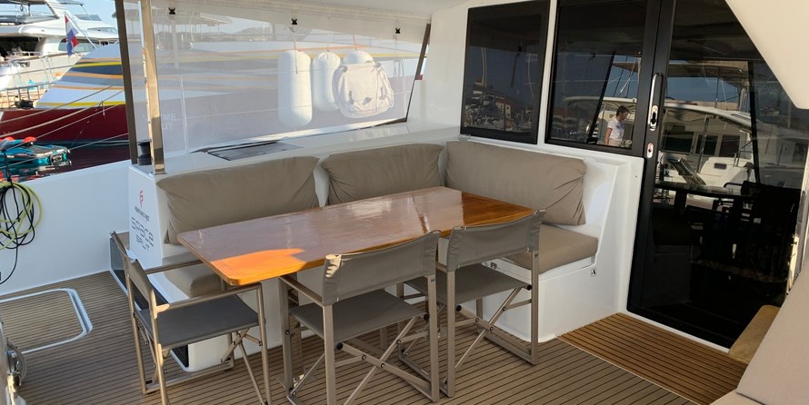 Fountaine Pajot Lucia 40