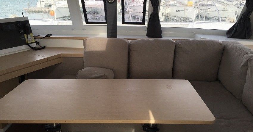 Fountaine Pajot Lucia 40
