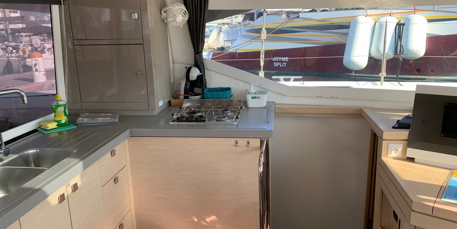 Fountaine Pajot Lucia 40