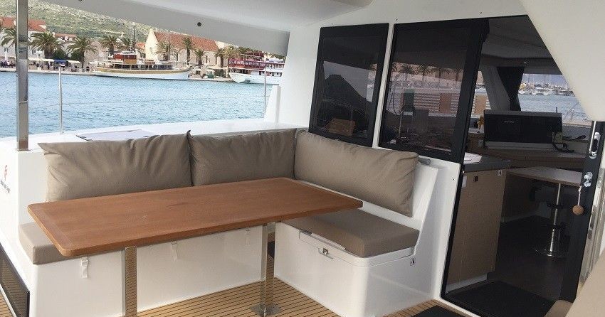 Fountaine Pajot Lucia 40