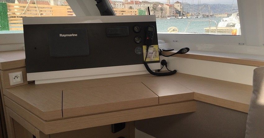 Fountaine Pajot Lucia 40