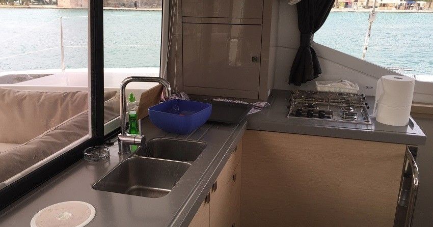 Fountaine Pajot Lucia 40