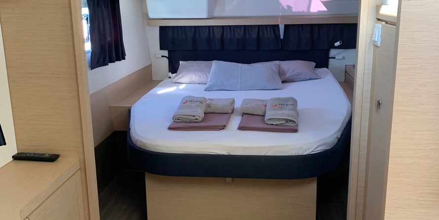 Fountaine Pajot Lucia 40