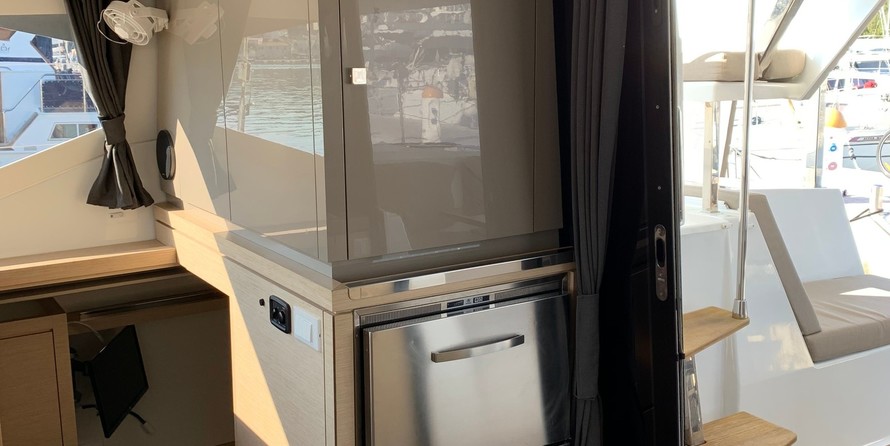 Fountaine Pajot Lucia 40