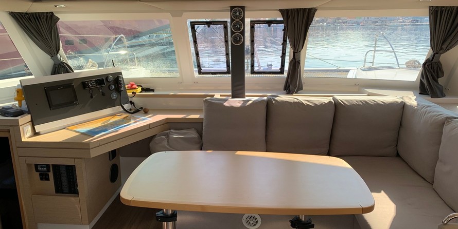 Fountaine Pajot Lucia 40