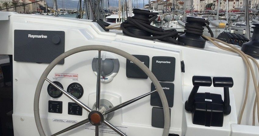 Fountaine Pajot Lucia 40