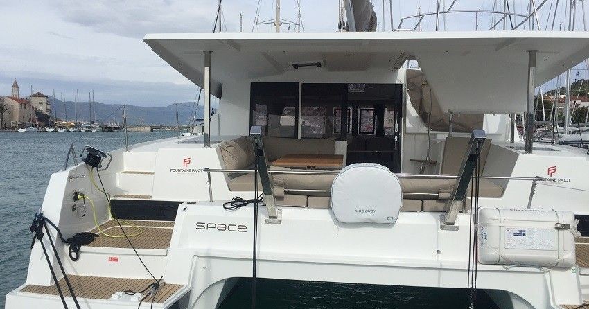 Fountaine Pajot Lucia 40