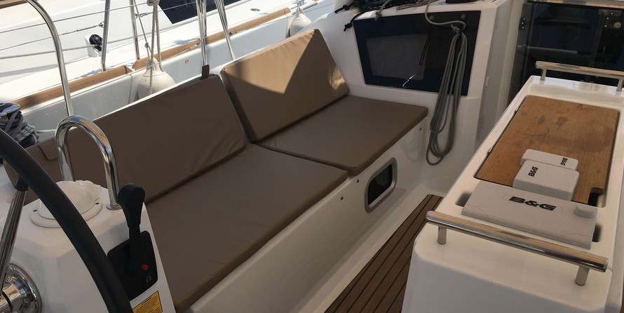 Beneteau Oceanis 38