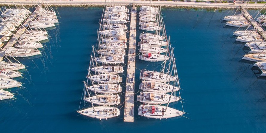 Fountaine Pajot Lucia 40