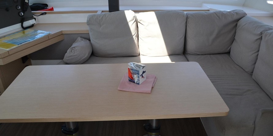 Fountaine Pajot Lucia 40
