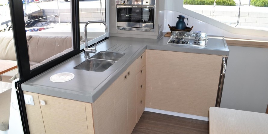 Fountaine Pajot Lucia 40