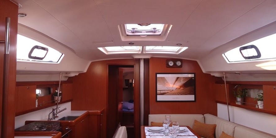 Beneteau Oceanis 43