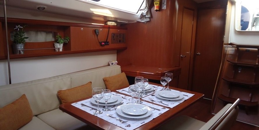 Beneteau Oceanis 43