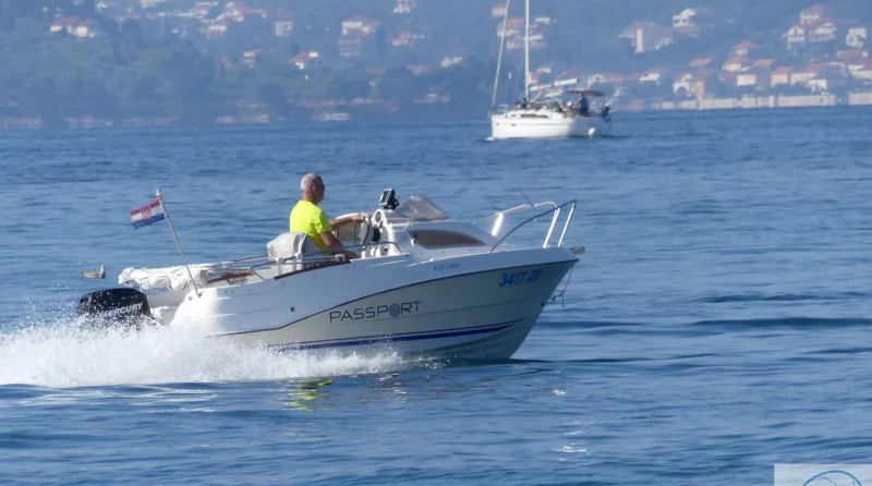 Quicksilver Activ 430 Cabin