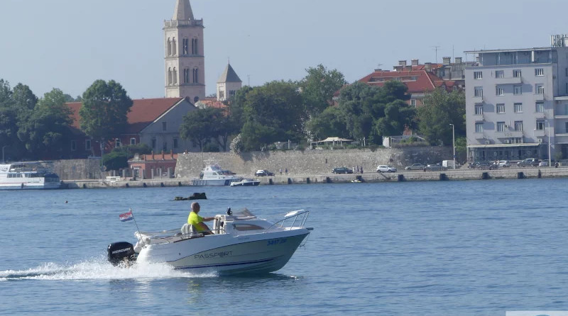 Quicksilver Activ 430 Cabin