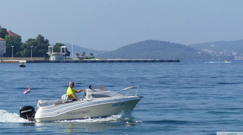 Quicksilver Activ 430 Cabin