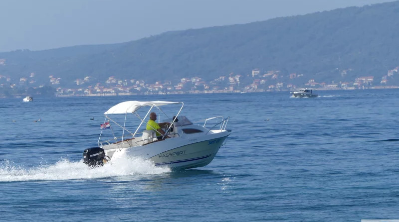 Quicksilver Activ 430 Cabin