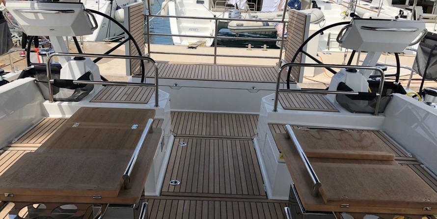 Beneteau Oceanis Yacht 62