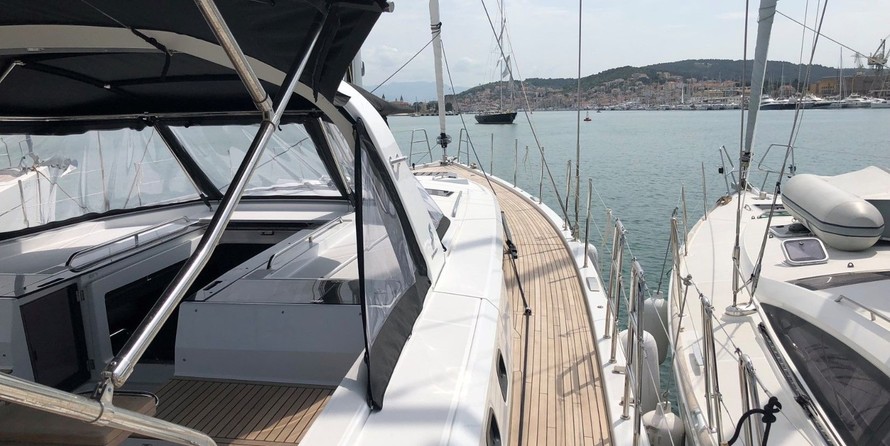 Beneteau Oceanis Yacht 62