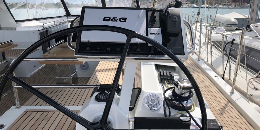 Beneteau Oceanis Yacht 62