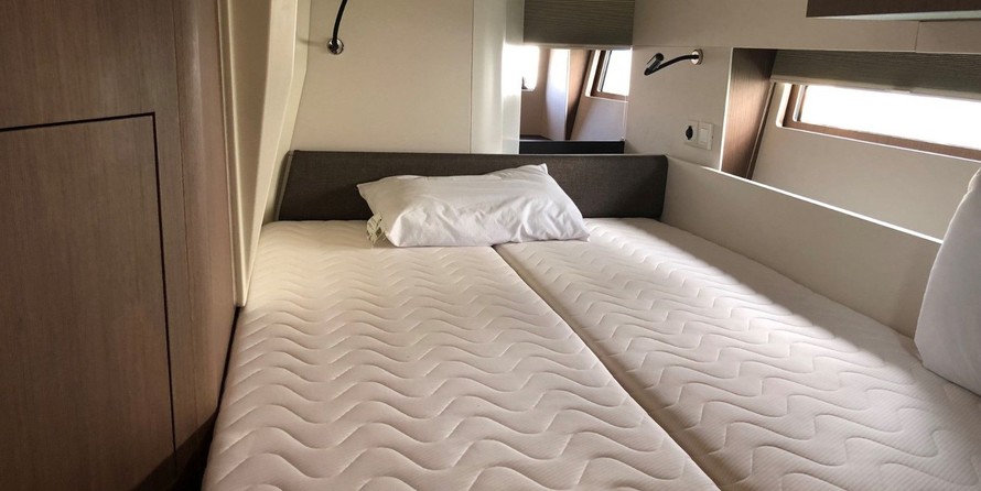 Beneteau Oceanis Yacht 62