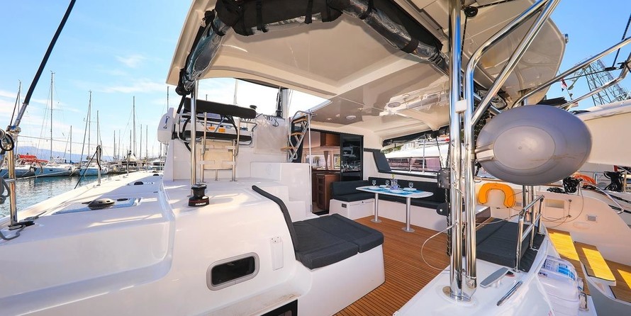 Lagoon 42