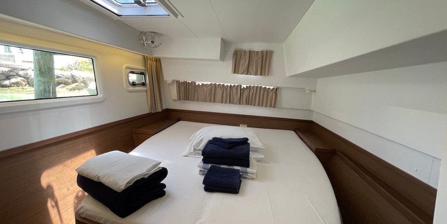Lagoon 42
