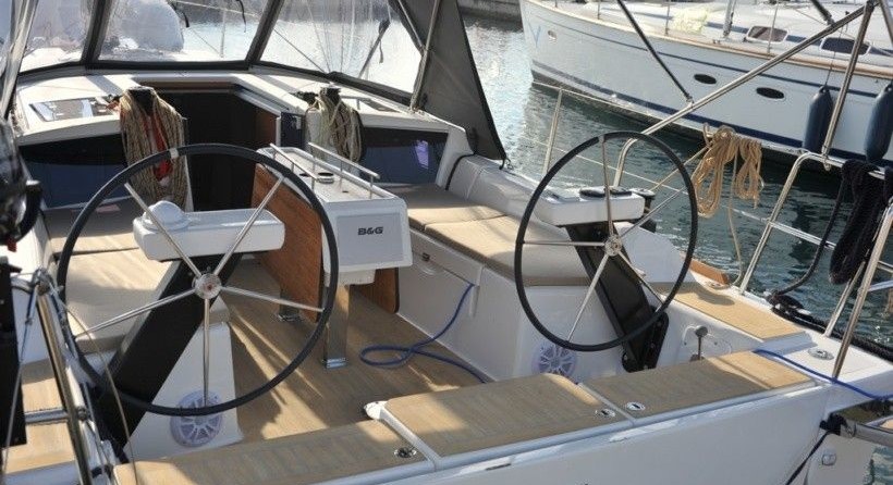 Dufour 360