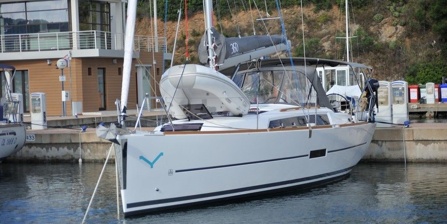 Dufour 360