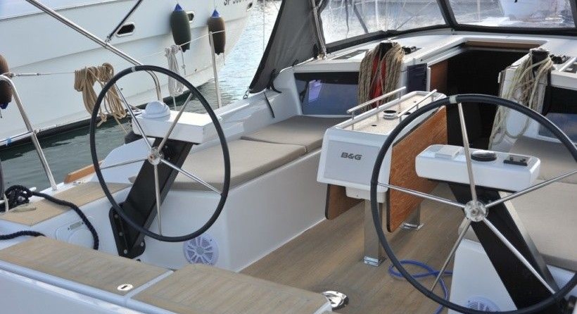 Dufour 360