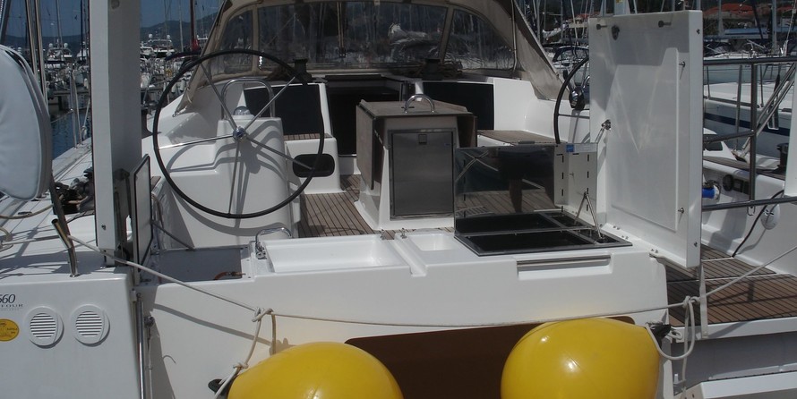 Dufour 560