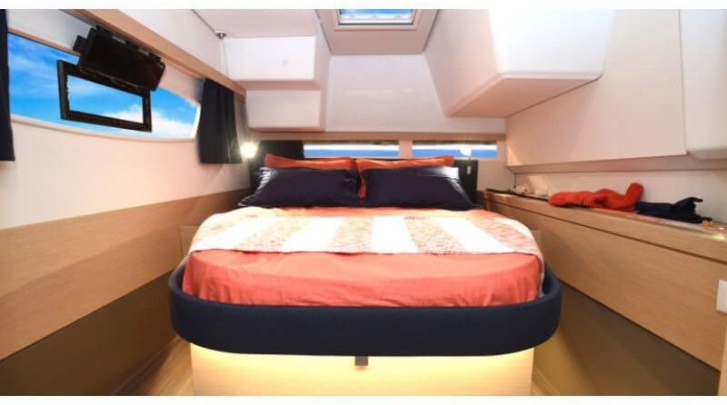 Fountaine Pajot Lucia 40