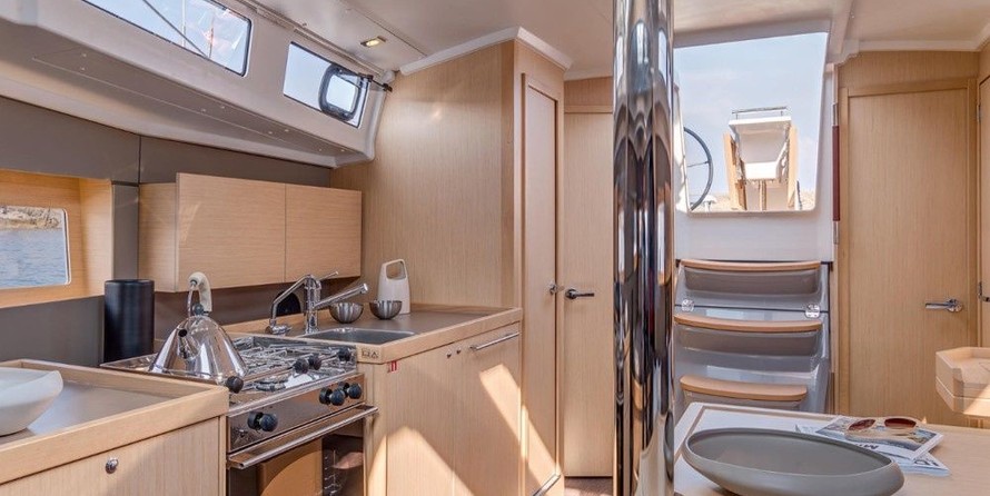 Beneteau Oceanis 38