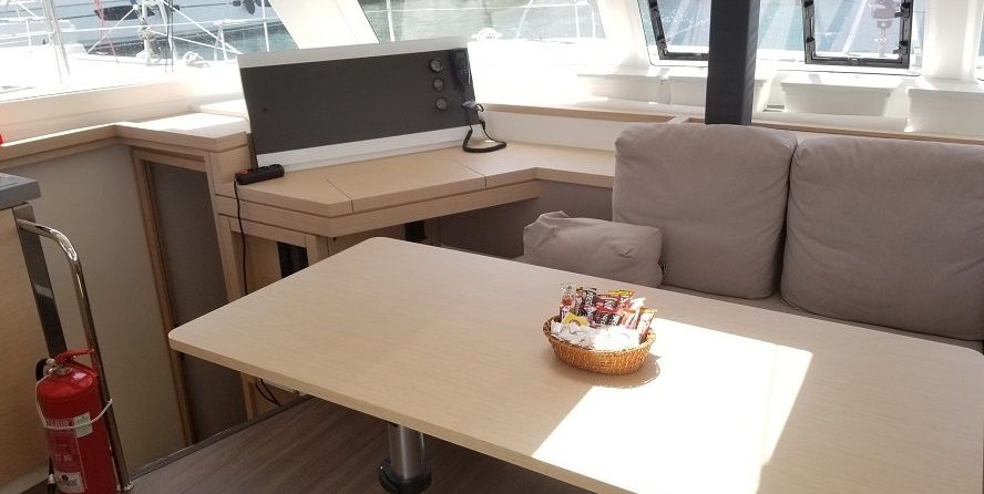 Fountaine Pajot Lucia 40
