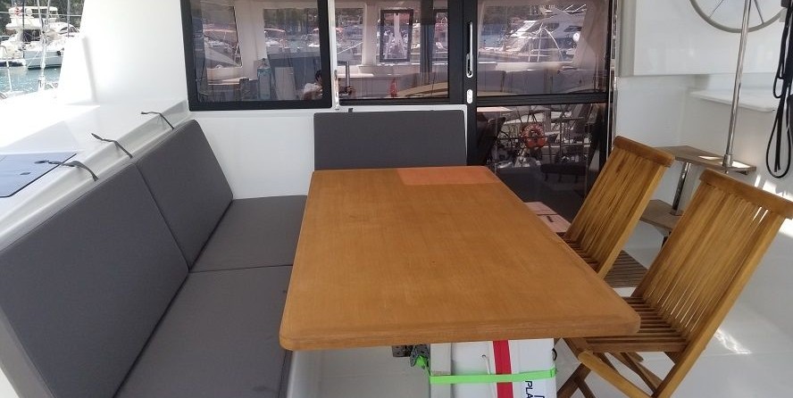 Fountaine Pajot Lucia 40