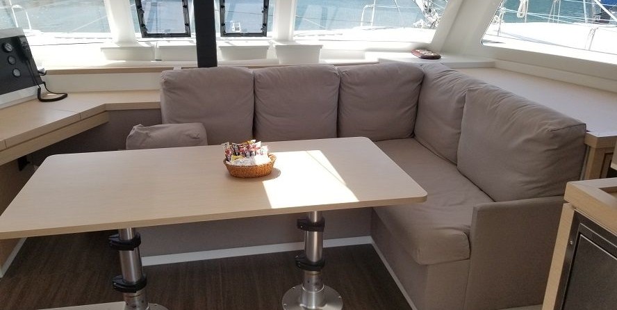 Fountaine Pajot Lucia 40