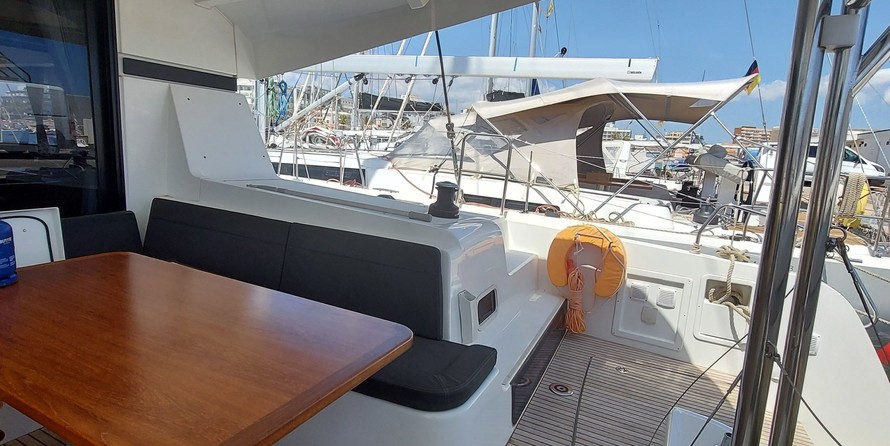 Lagoon 42
