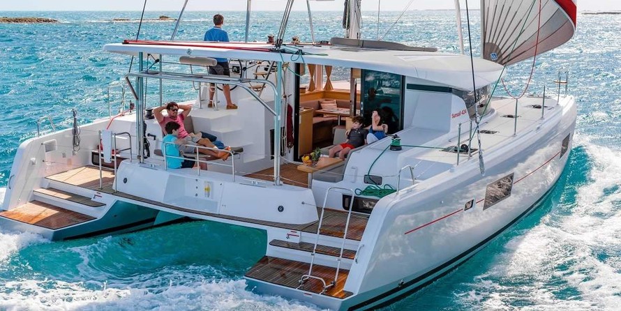 Lagoon 42